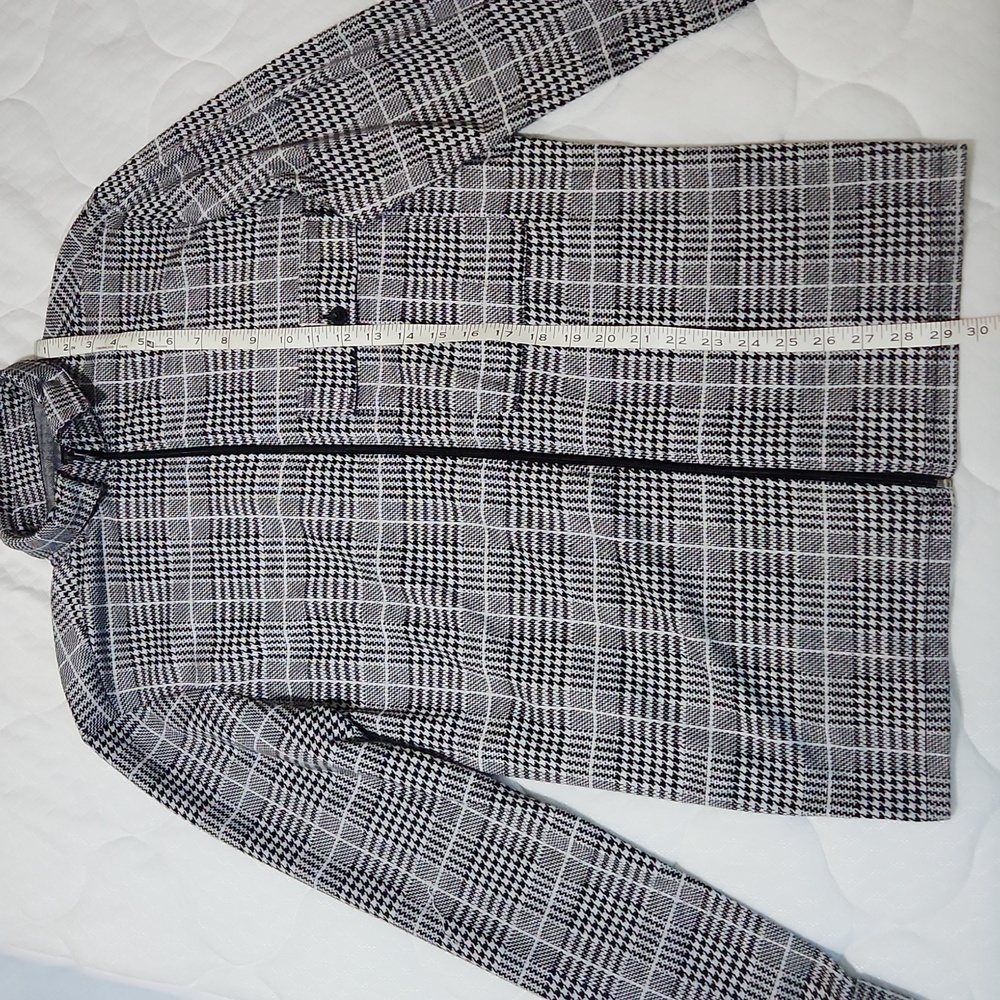 Black and white zipper lightweight jacket medium